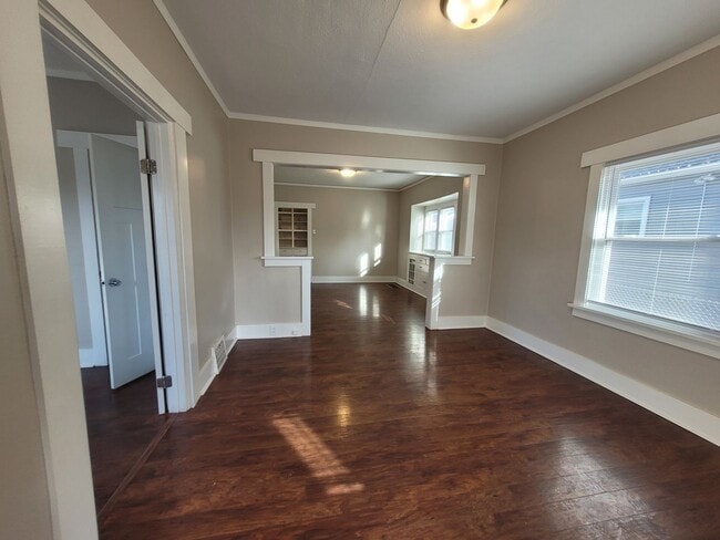 Building Photo - 2 Bedroom, 1 Bathroom Home with Detached Garage!