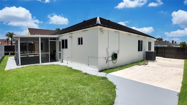 Building Photo - 15856 SW 143rd Ct