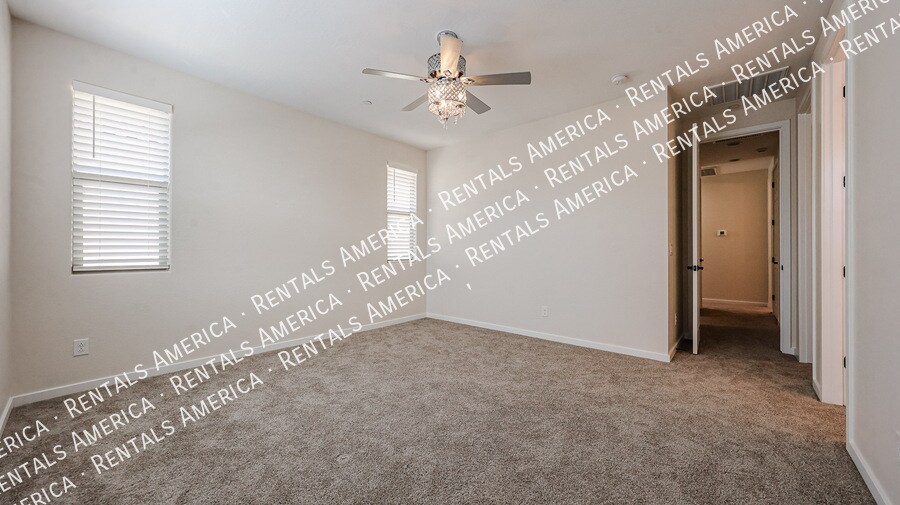 Building Photo - 2858 N Evergreen St