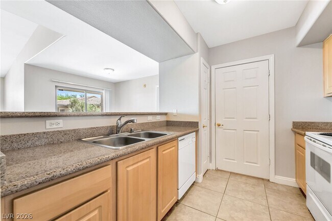 Building Photo - 8000 W Badura Ave