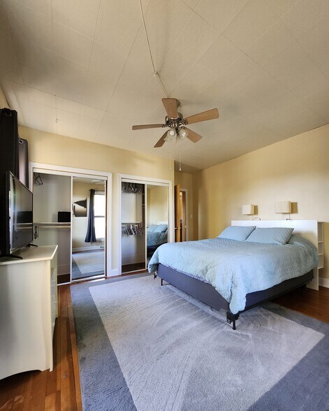 Building Photo - 2012 1st St