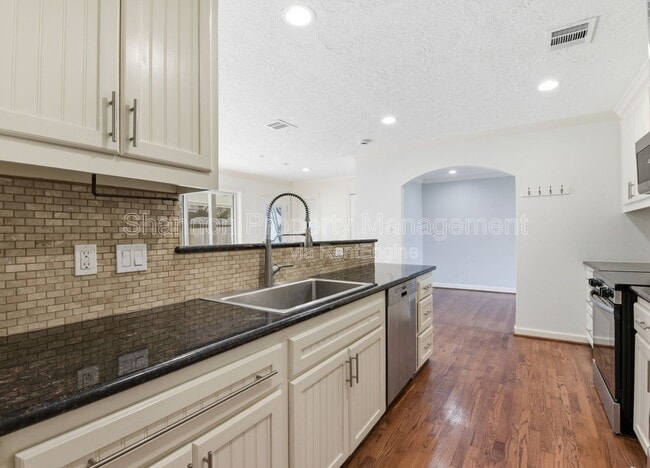 Building Photo - 2019 Brimberry St