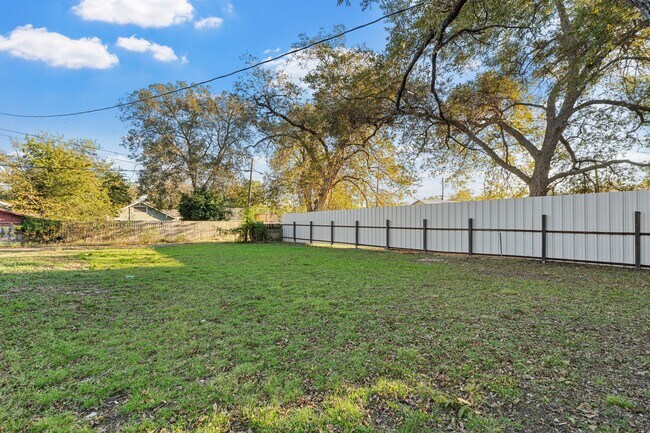 Building Photo - 2406 Gorman Ave