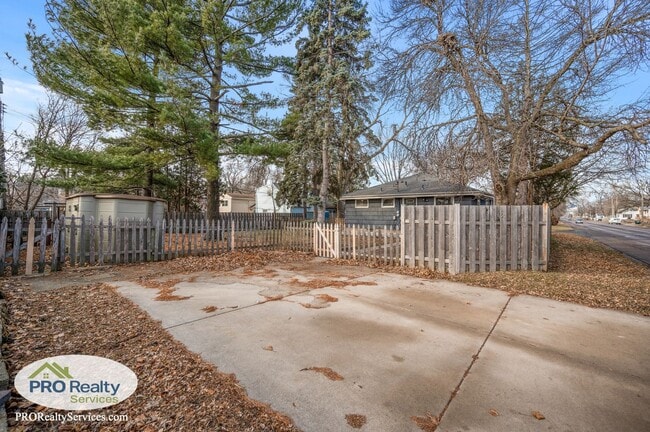 Building Photo - 4359 7th St NE