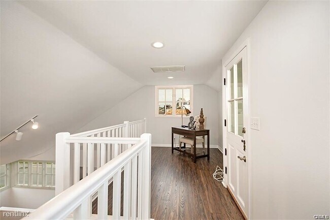 Building Photo - 2 br, 1.5 bath Condo - 416 .5 Acacia Avenue
