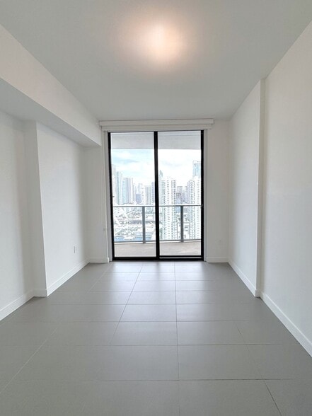 Building Photo - 1600 NE 1st Ave