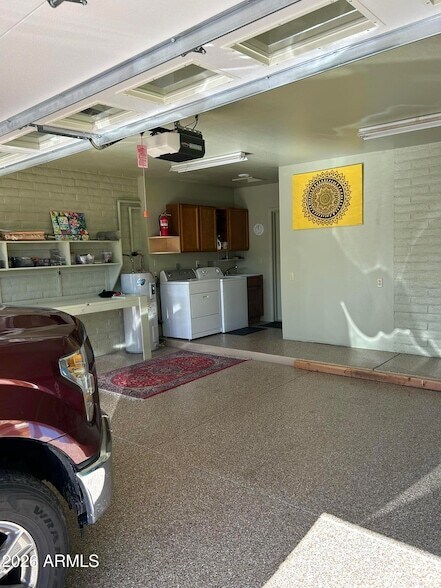 Building Photo - 1172 W Mountain View