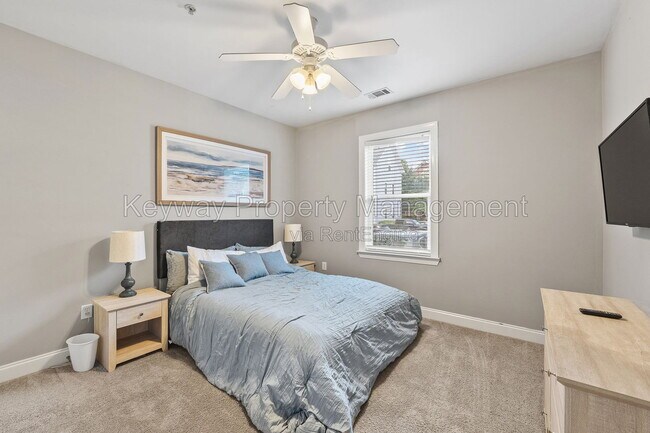 Building Photo - 321 Landing Dr
