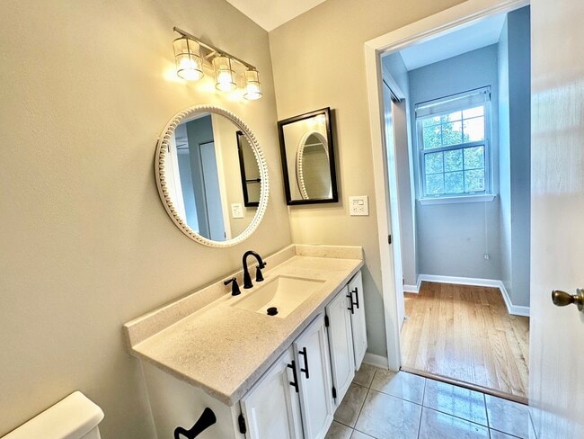 Building Photo - 1226 Clearview Ct