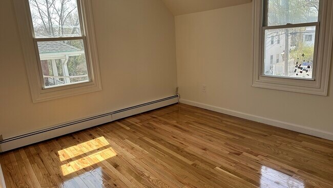 Building Photo - 48 Buckley St