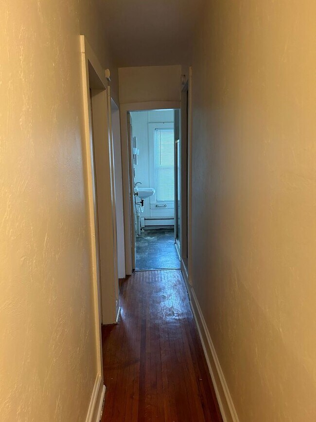 Building Photo - 118 S Main St