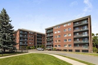 Building Photo - Common