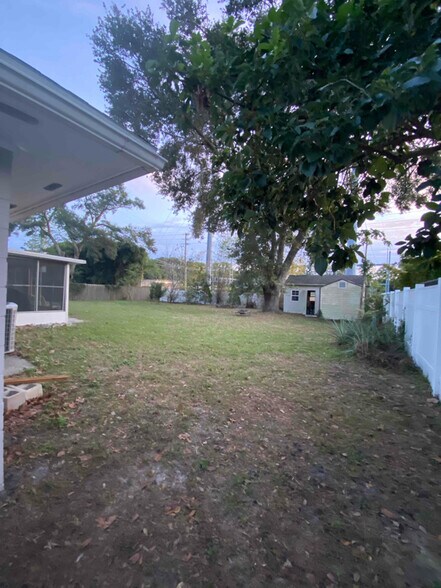 Building Photo - 5286 Hoperita St