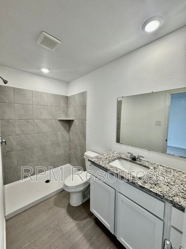 Building Photo - 14818 Razorbill Dr