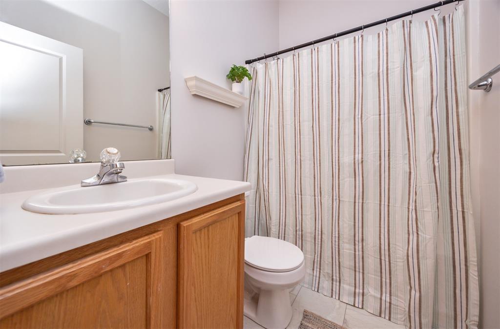 Full-Bath Upstairs - 928 NE Kamies Ln