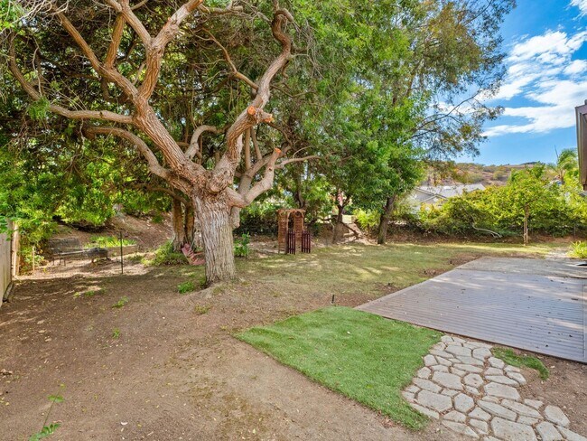 Building Photo - 5911 Rio Valle Dr