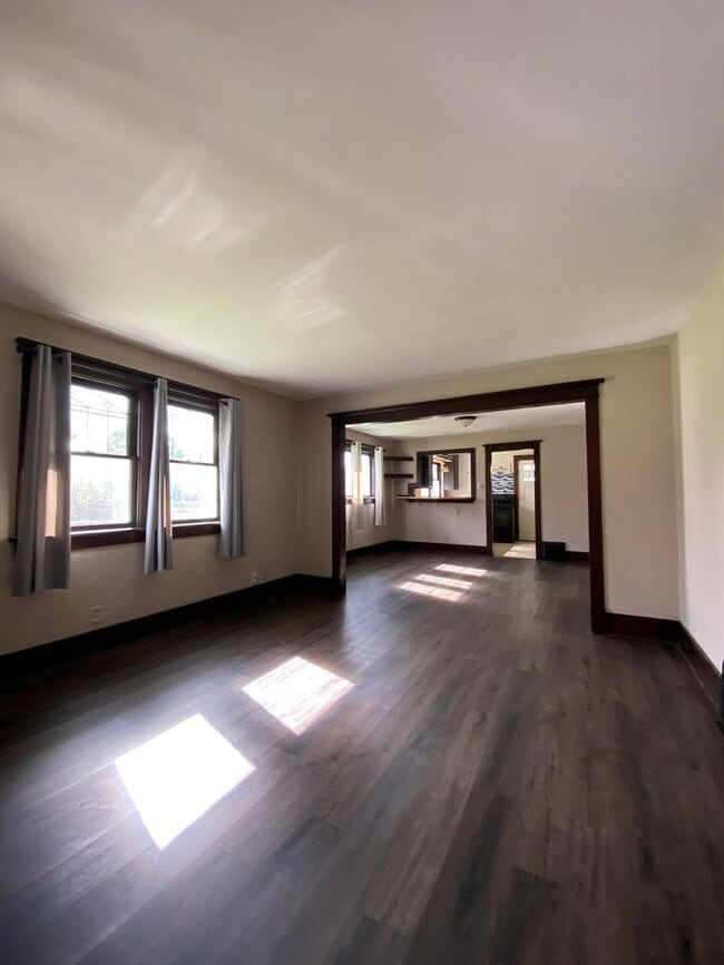 Primary Photo - Beautiful 2 Bedroom Single Family Home in ...