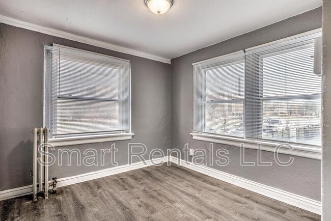 Building Photo - 807 Clara Ave