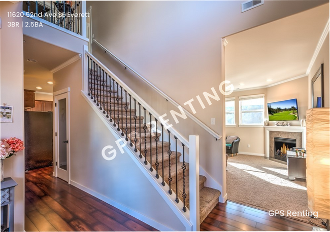 Building Photo - Stylish And Sleek Everett Home On A Quiet ...