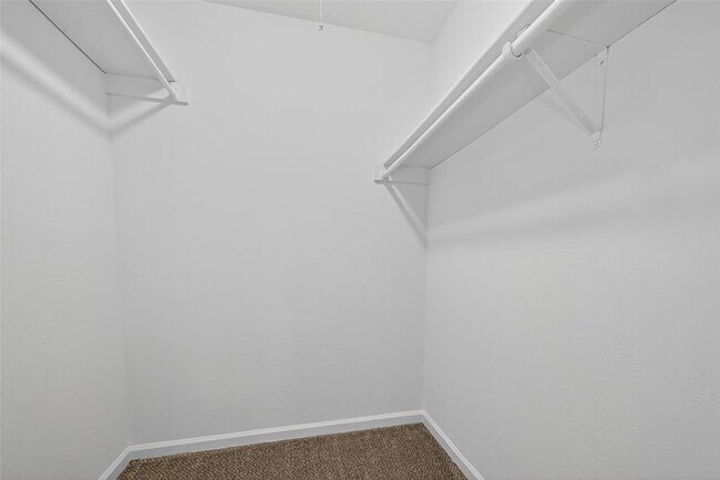 Building Photo - 17518 Autumn Hills Dr