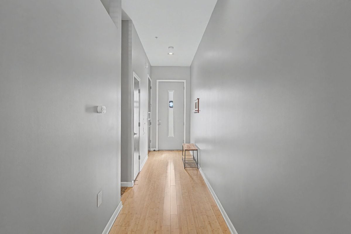 Building Photo - 437 Monroe Ave