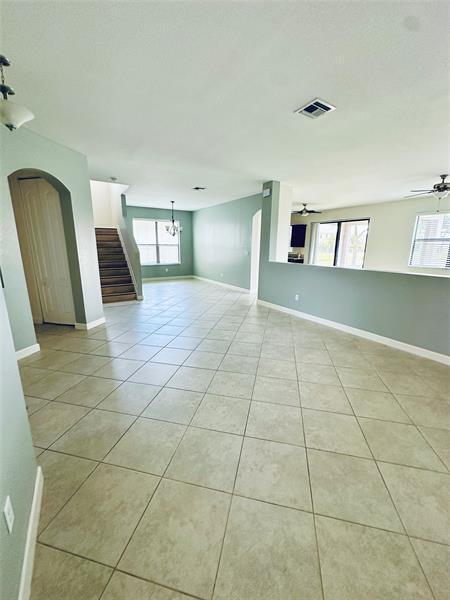 Building Photo - 8836 Sandy Crk Wy