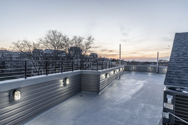 Building Photo - 2045 N College Ave