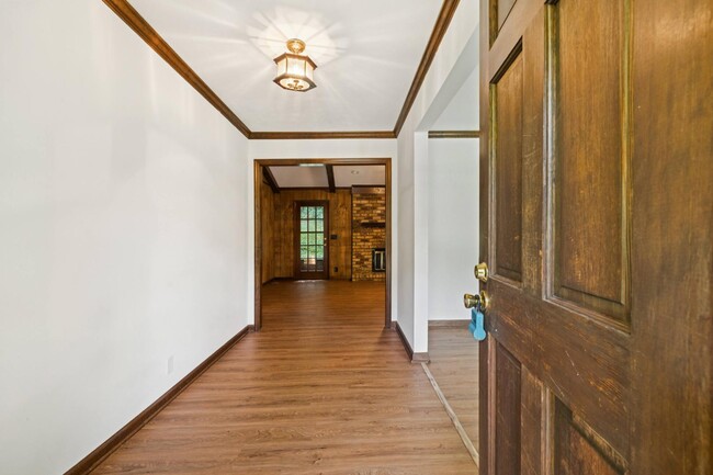 Building Photo - 1972 Sunnyside Dr