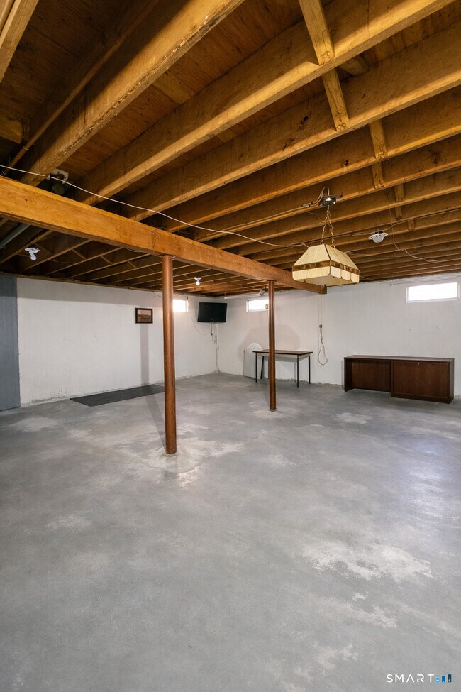 Building Photo - 12 Hilltop Dr