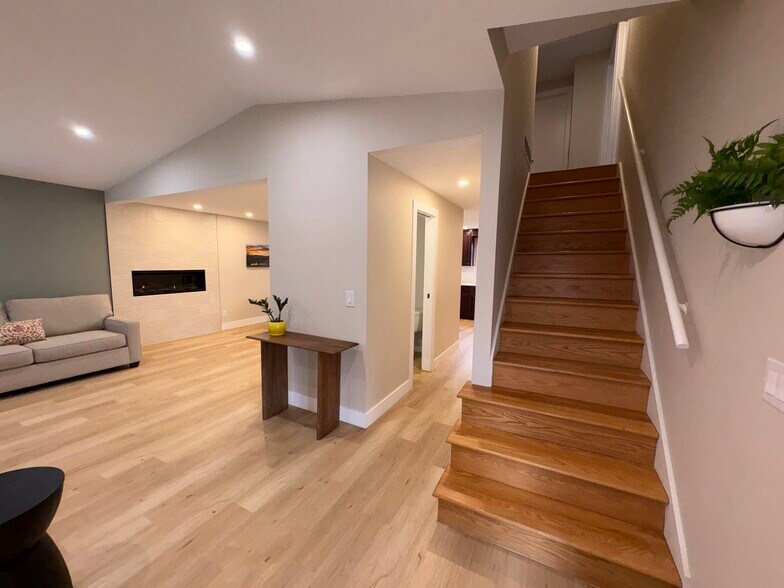 Building Photo - 5565 S Lansing Ct