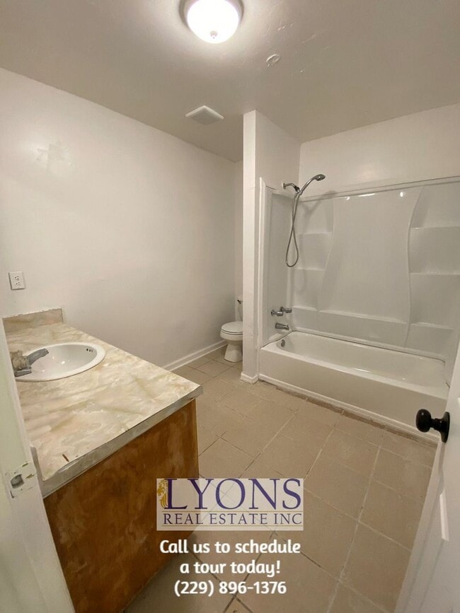 Building Photo - 2 Bed | 1 Bath Apartment – One-Level Living!