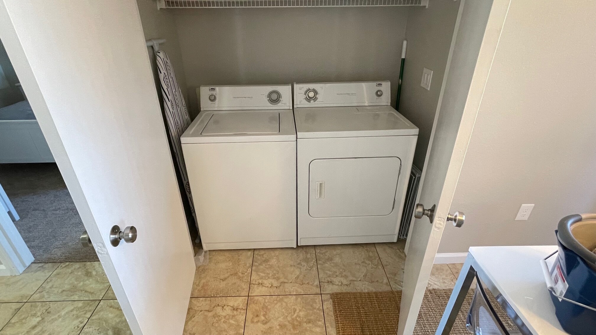Washer / Dryer - 555 E Silverado Ranch Blvd