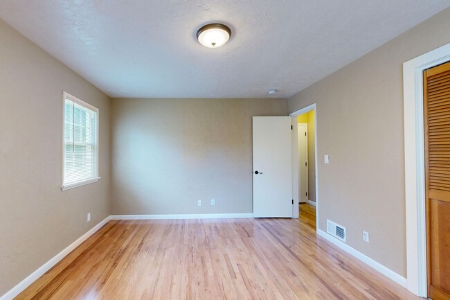 Building Photo - **APPROVED APPLICANTS**  Eastside Ground L...