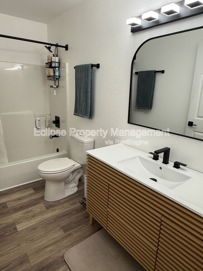 Building Photo - 464 Tara Dr