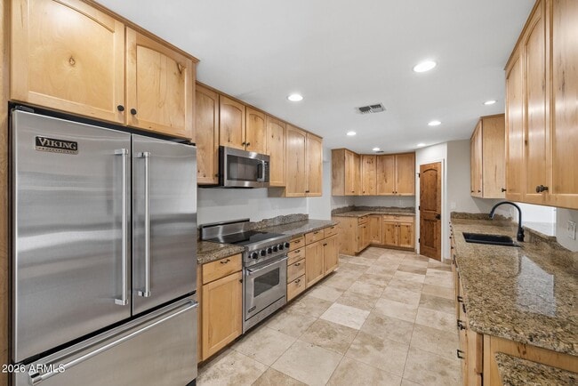 Building Photo - 6332 E Earll Dr