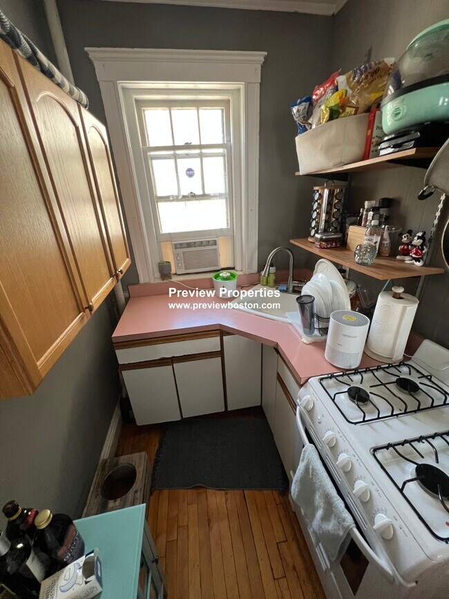 Building Photo - 1572 Commonwealth Ave