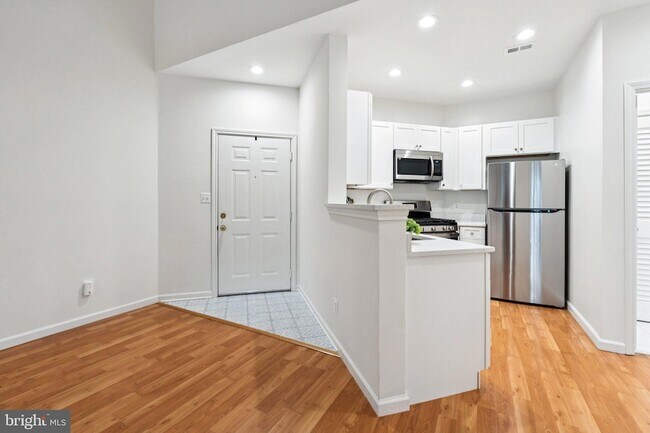 Building Photo - 13085 Autumn Woods Way