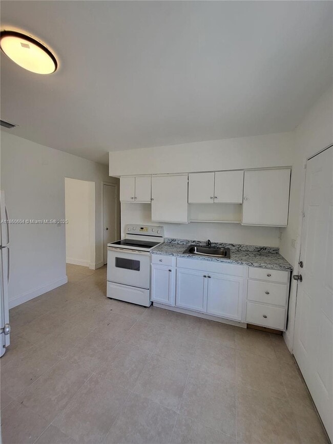 Building Photo - 640 NW 77th St