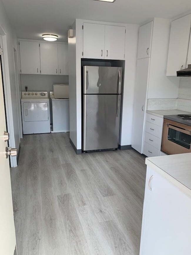 Building Photo - Hi-Sierra Apts - 2 bedrooms, 2 bath unit w/ 1 assigned parking stall - Avail now