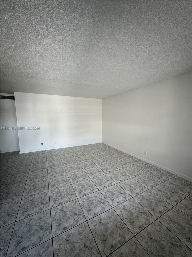 Building Photo - 300 NE 1st Ct