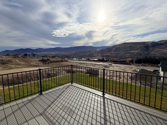 Building Photo - BRAND NEW construction! 3 beds, 2 baths, double garage, deck with VIEWS and more!