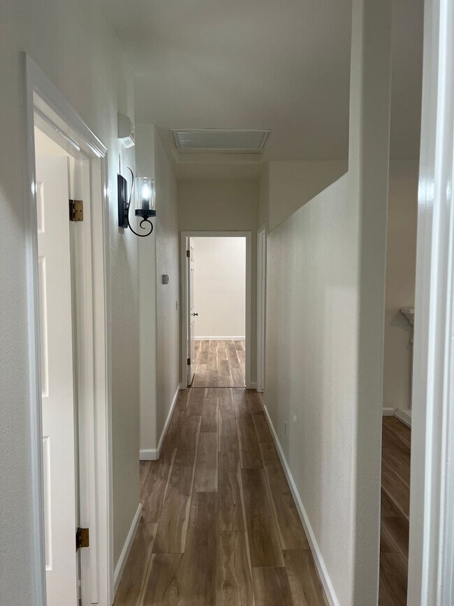 Building Photo - Beautiful Family Home