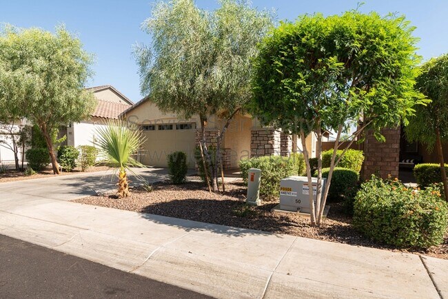 Building Photo - 9129 W Sells Dr