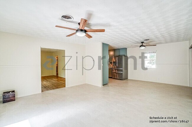 Building Photo - 1201 Ravenwood Dr