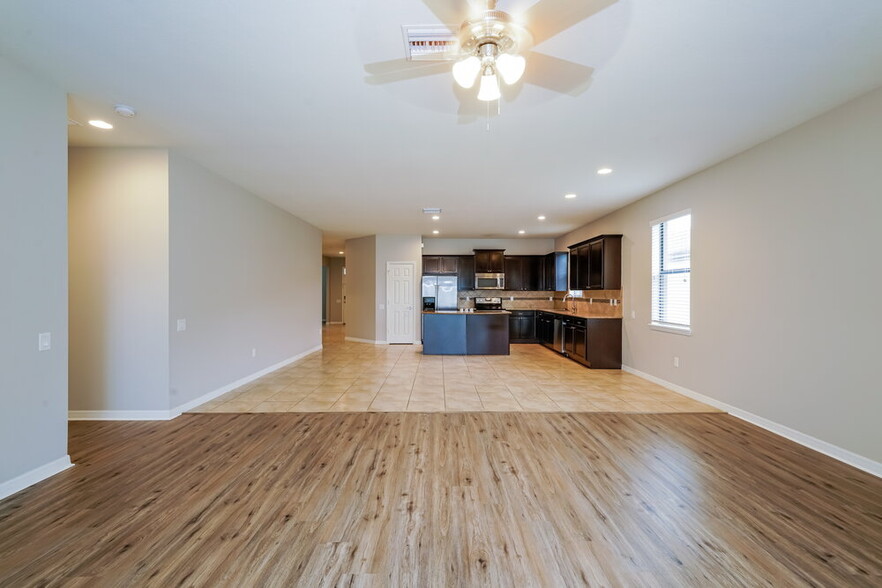 Building Photo - 2229 Landside Dr