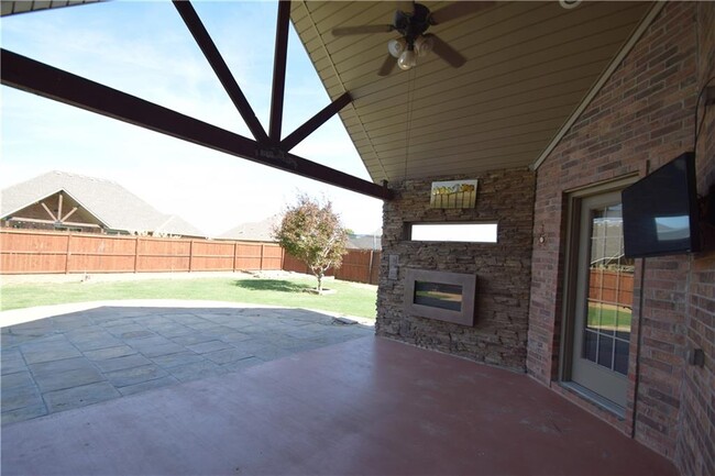 Building Photo - 3902 SW Flatrock Ave