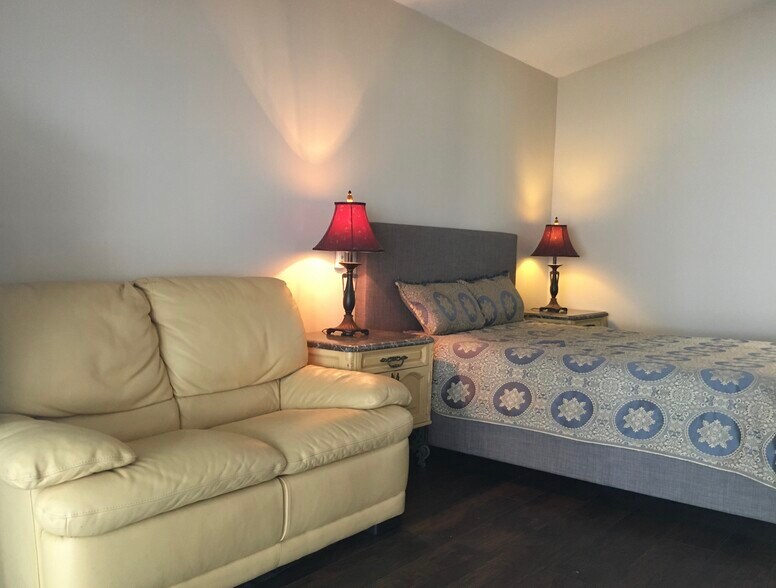 Furnished - 38 Gables Blvd