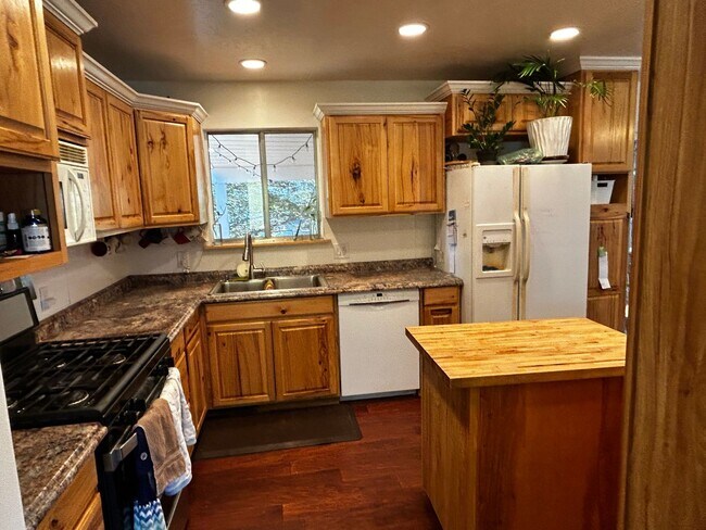 Building Photo - Price Reduced! Beautiful Home For Rent In ...