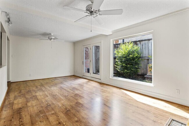 Building Photo - 1417 Welch St