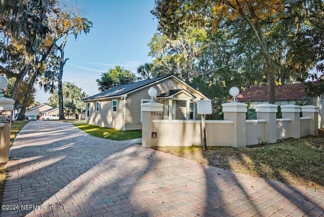 Building Photo - 2210 Shepard St